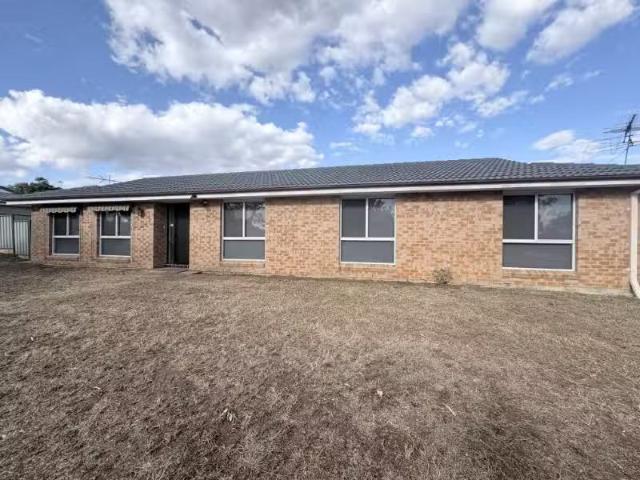 Charming 3 BR 13 Chardonnay Street, Muswellbrook House for ren.