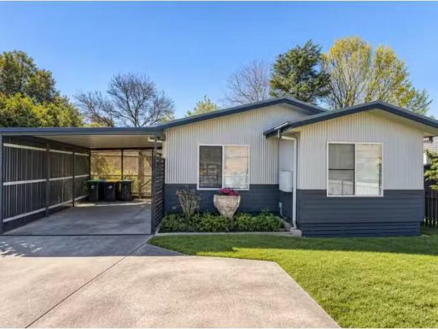 Cheap 3 BR 13 Mulgoa Way, Mudgee House for rent Listed by Kat.