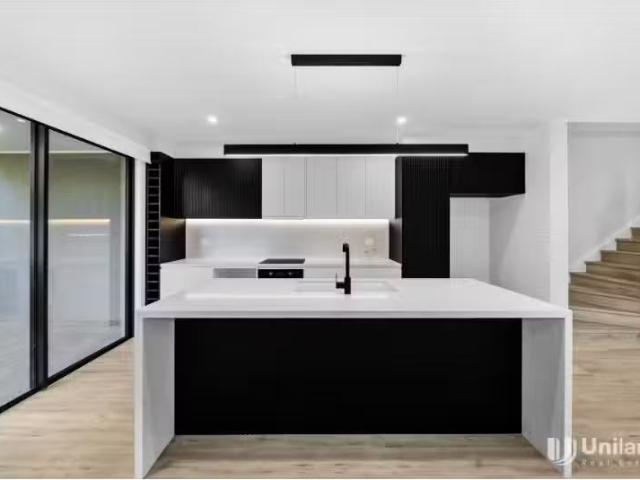 Cozy 3 BR 13C Stewart Drive, Castle Hill Townhouse for rent L.