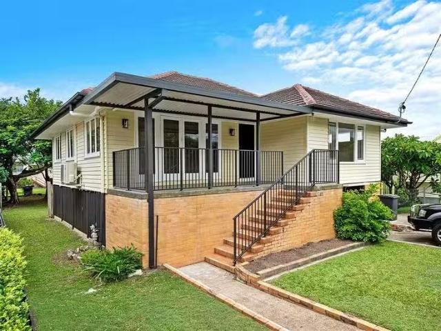 Cozy 3 BR 146 Minimine Street, Stafford, QLD 4053