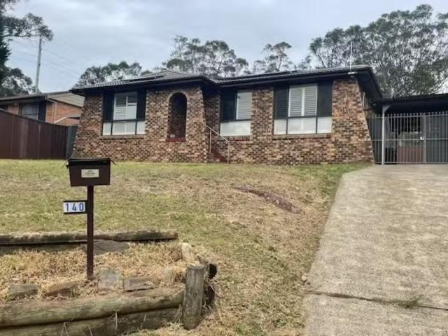 Cozy 3 BR 140 Helicia Road, Macquarie Fields House for rent L.