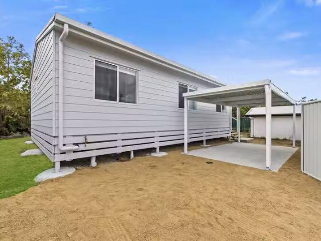 Unique 3 BR 157A Mostyn Street, BERSERKER, QLD 4701 House fo.