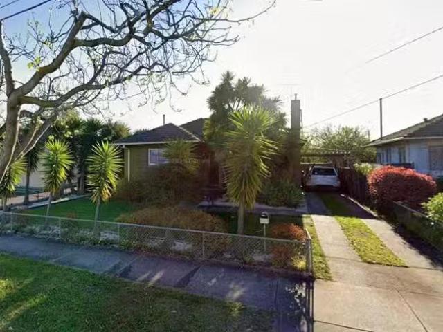 Deal! 3 BR 15 Ash Street, Doveton, VIC 3177