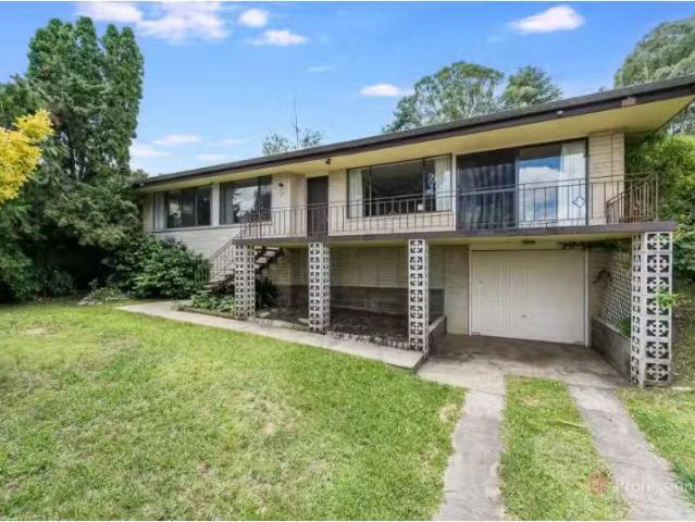 Just in! 3 BR 15 Blake Street, ARMIDALE House for rent Listed.