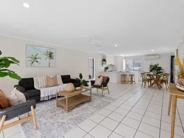 Just in! 3 BR 15 Jackson Street, SARINA, QLD 4737 House for.