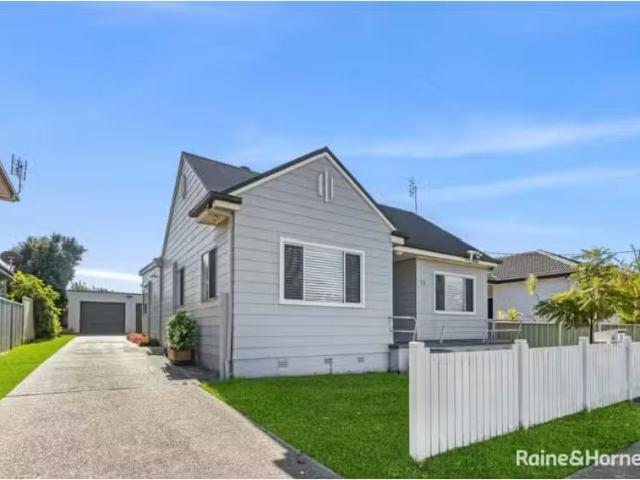 Unique 3 BR 15 Maude Street, BELMONT House for rent Listed by.