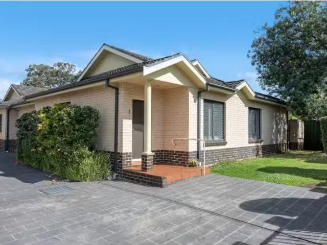 Deal! 3 BR 1/75 77 Uranus Road, Revesby Apartment for rent Li.