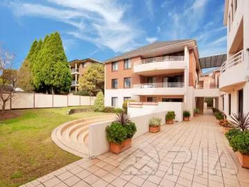 Charming 3 BR 17/17 21 Webb St, Riverwood Apartment for rent.