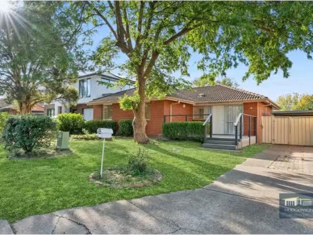 Deal! 3 BR 17 Dorrit Black Crescent, LYNEHAM House for rent L.