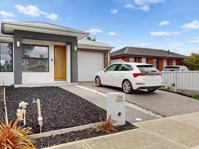 Unique 3 BR 17A Burnleigh Drive, Gladstone Park, VIC 3043