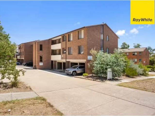 Charming 3 BR 18/28 Springvale Drive, HAWKER Apartment for ren.