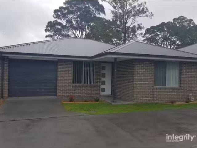 Charming 3 BR 1/82 Hillcrest Avenue, South Nowra Apartment for.