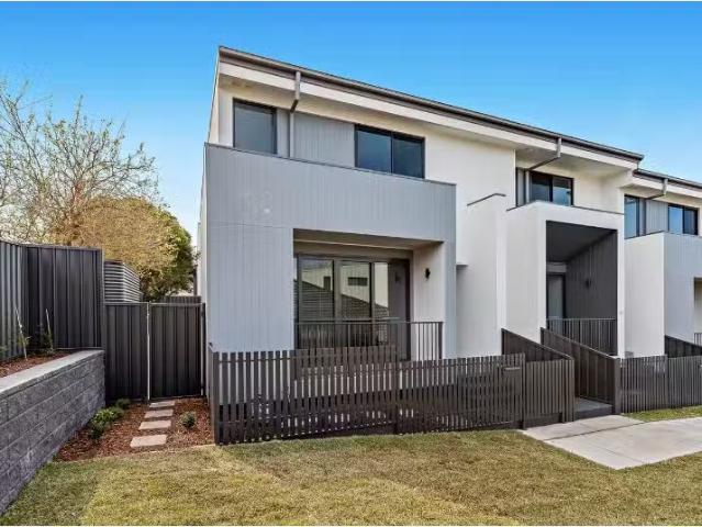 Cheap 3 BR 18/39 Fettlers Loop, WHITEBRIDGE Townhouse for rent.