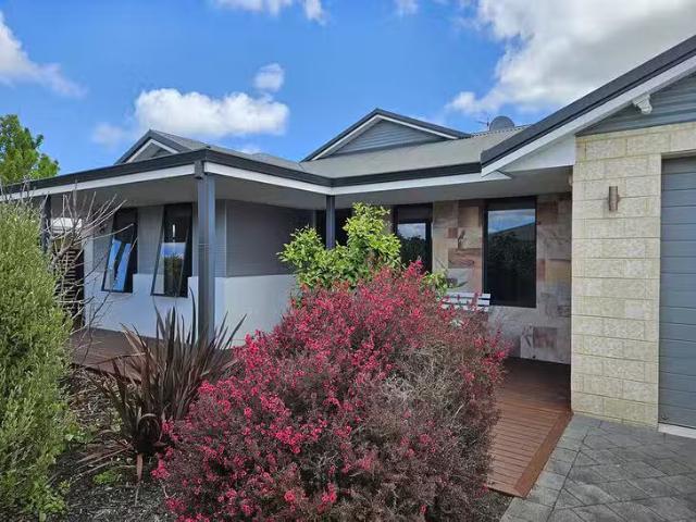 For Rent! 3 BR 18 Goddard Way, Mckail, WA 6330