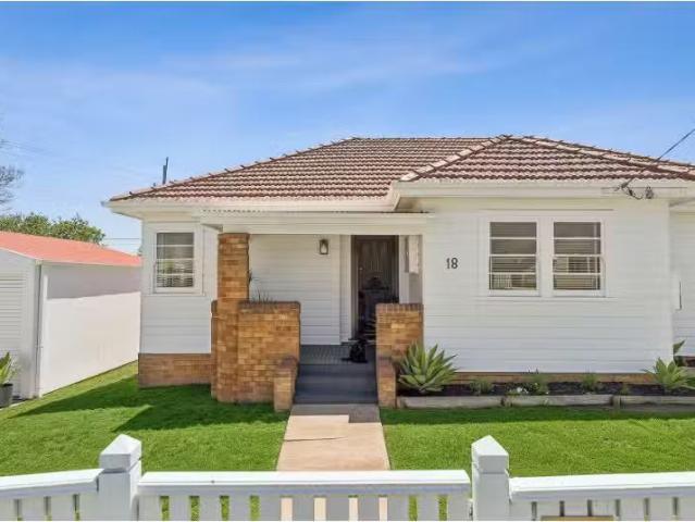 Charming 3 BR 18 Ivor Street, Telarah House for rent Listed b.