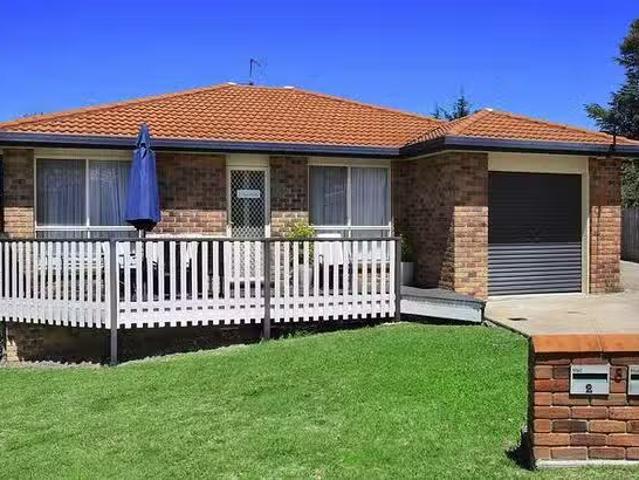 Nice 3 BR 1/8 Johnson Avenue, Armidale, NSW 2350