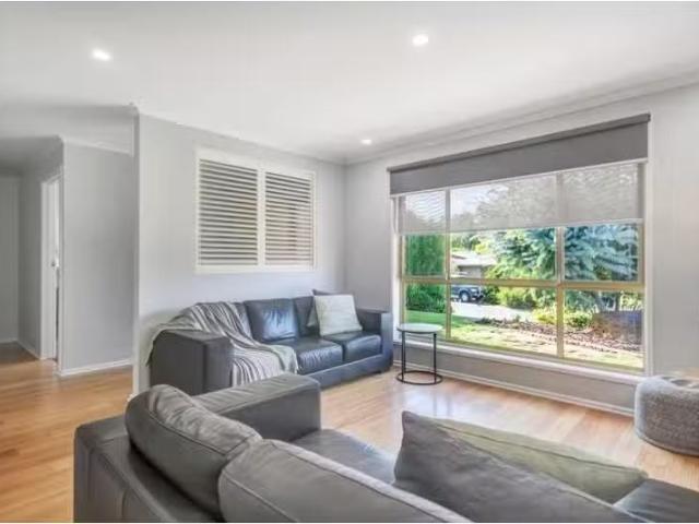 Rental! 3 BR 18 Sandler Grove, Aberfoyle Park House for rent.