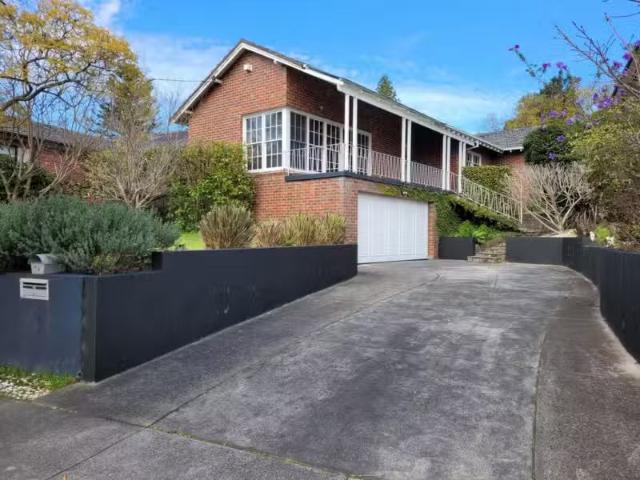 Cozy 3 BR 18 Viewpoint Rd, Balwyn North VIC 3104 House For L.