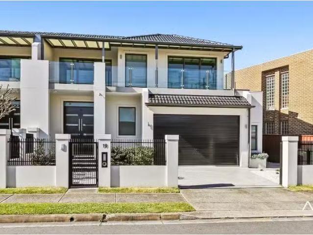 Just in! 3 BR 19 Dwyer Ave, Little Bay House for rent Listed.