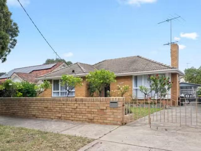 Nice 3 BR 19 Parkstone Avenue, Pascoe Vale South VIC 3044 Ho.