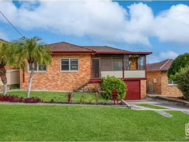 Just in! 3 BR 1 Lynwood Avenue, THE ENTRANCE House for rent L.