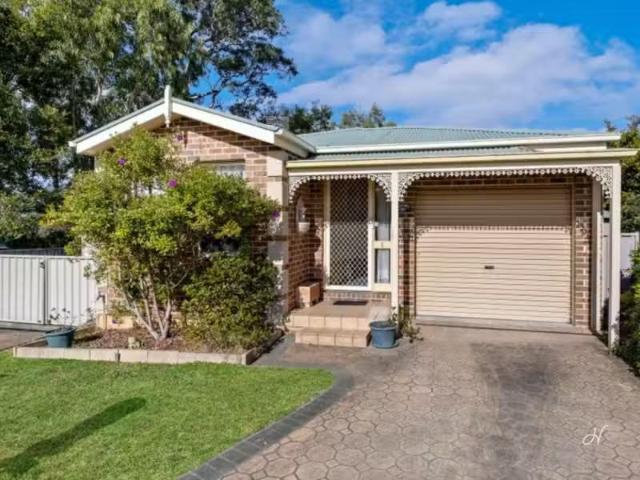 Unique 3 BR 1 Radford Place, Lake Munmorah House for rent Lis.