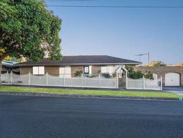 Charming 3 BR 1A Fairbrae Avenue, Belmont, VIC 3216