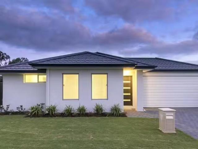 Cheap 3 BR 1A Poso Place, Atwell, WA 6164