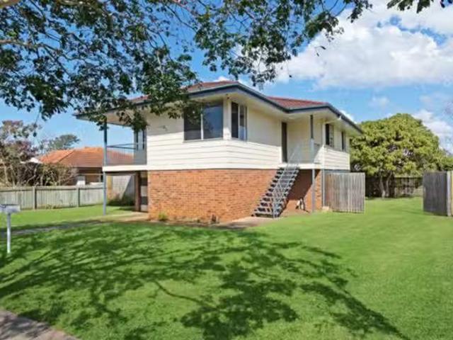 Deal! 3 BR 20 Barramay Street, MANLY WEST, QLD 4179 House fo.