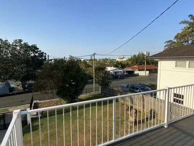 Just in! 3 BR 2/14 Nyora Street, Southport, QLD 4215