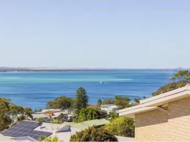 Deal! 3 BR 2/14 Wollomi Avenue, Nelson Bay Townhouse for rent.