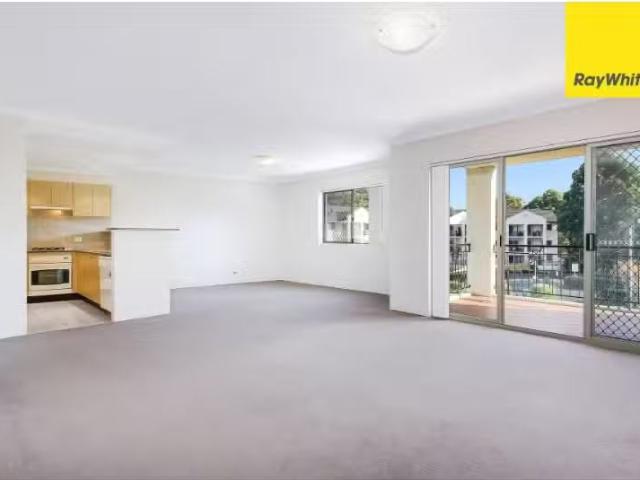 Rental! 3 BR 21/6 8 Nile Close, MARSFIELD Apartment for rent.