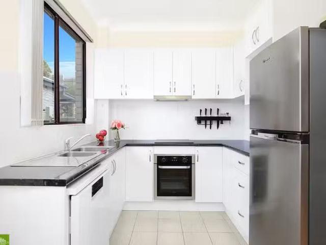 Deal! 3 BR 2/13 Soudan Street, Fairy Meadow, NSW 2519 Unit f.