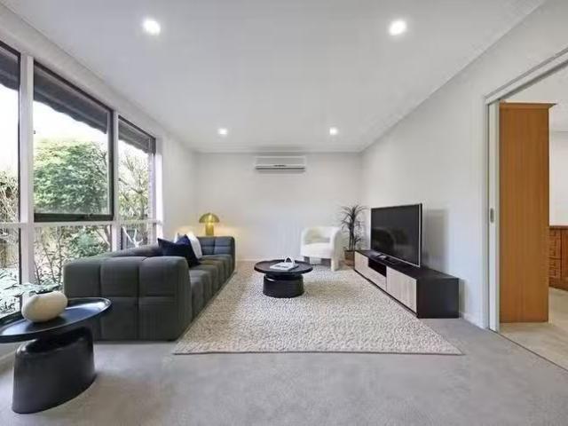 For Rent! 3 BR 21 Burwah Avenue, Brighton East, VIC 3187