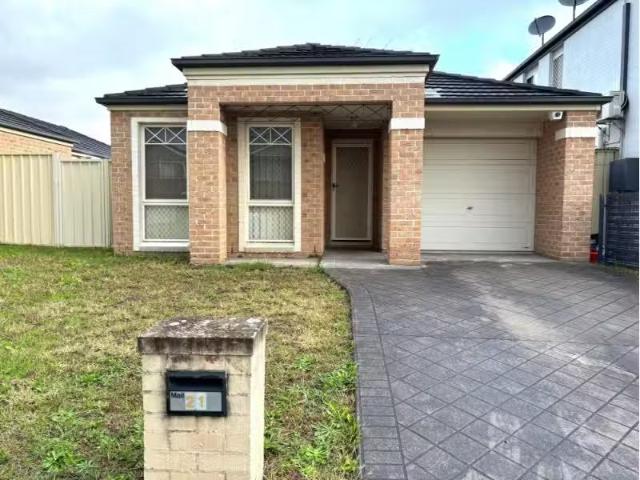 Charming 3 BR 21 Melaleuca Avenue, FAIRFIELD EAST House for re.