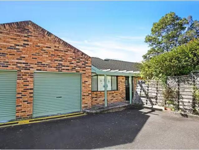 New 3 BR 22/12 22 Gibsons Road, Figtree Apartment for rent Li.