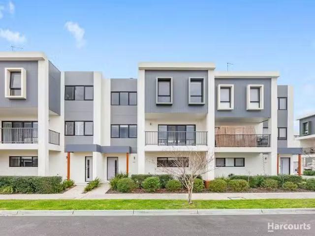 Just in! 3 BR 22/17 Edgeware Close, Pakenham, VIC 3810 Townh.