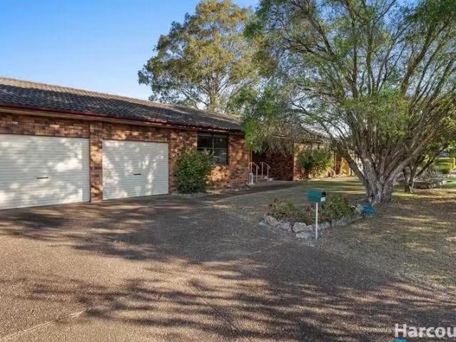 Cheap 3 BR 231 Paterson Road, Bolwarra Heights, NSW 2320 Hou.