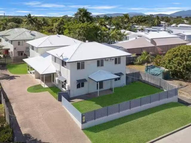 Deal! 3 BR 2/55 Eleventh Avenue, Railway Estate, QLD 4810