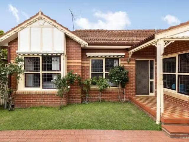 Deal! 3 BR 2/59 South Street, Ascot Vale VIC 3032 Unit Auction