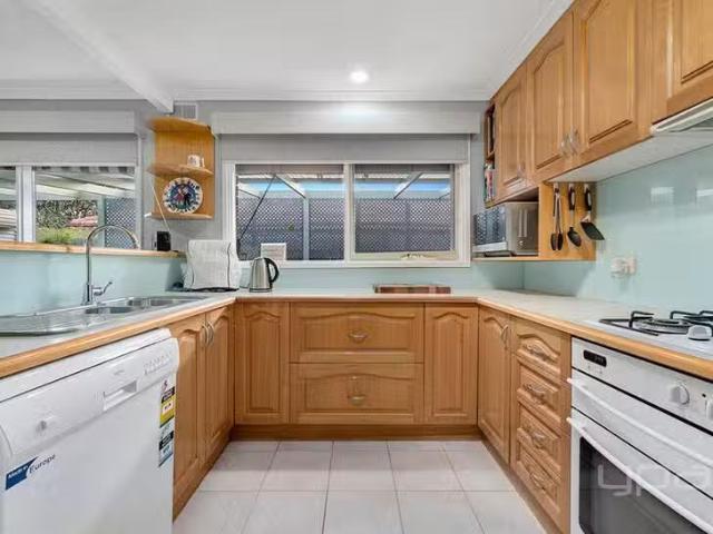 Cheap 3 BR 26 Second Avenue, Melton South, VIC 3338