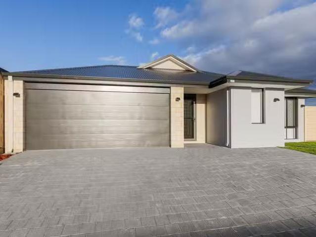 For Rent! 3 BR 26 Peartree Terrace, Seville Grove, WA 6112
