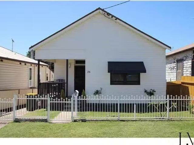 Just in! 3 BR 26 Queens Road, Tighes Hill House for rent List.