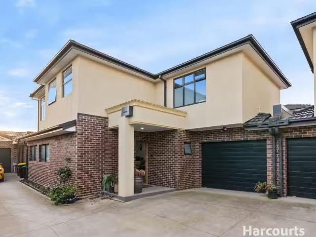 Just in! 3 BR 2/7 Hubert Avenue, GLENROY, VIC 3046 Townhouse.