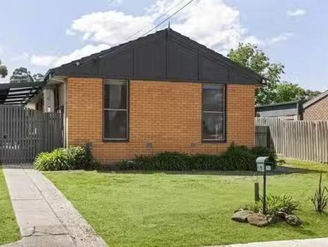 Deal! 3 BR 28 Marjorie Avenue, Sunbury, VIC 3429