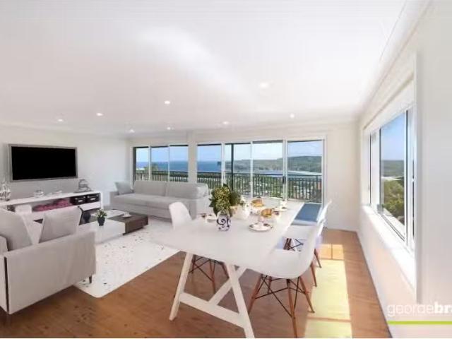 Charming 3 BR 2/92 Del Monte Pl, Copacabana Apartment for rent.