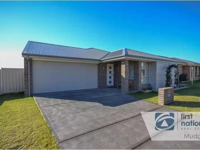 Cheap 3 BR 2 Alexander Dawson Court, MUDGEE House for rent Li.