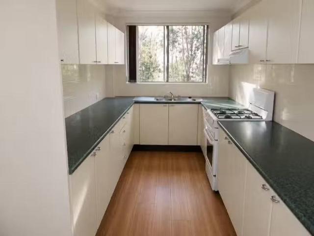 Nice 3 BR 30/4 Mead Drive, Chipping Norton Apartment for rent.