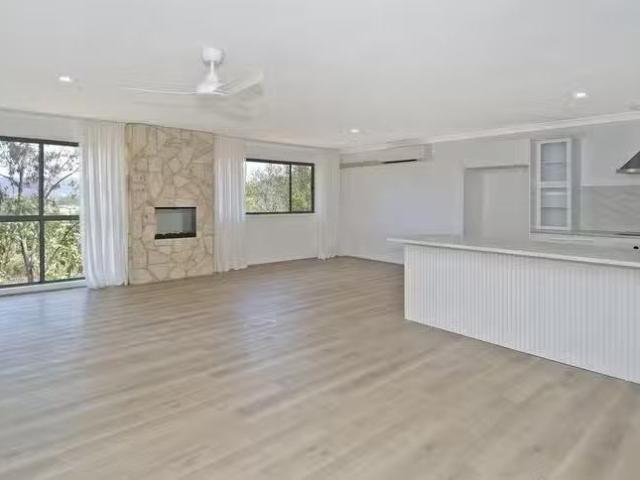 Just in! 3 BR 3026/6 Crestridge Crescent, Oxenford, QLD 4210