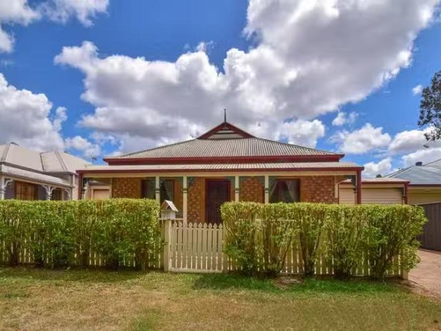 Cheap 3 BR 30 Glasshouse Crescent, FOREST LAKE, QLD 4078 Hou.